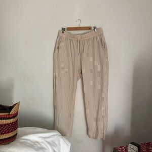 Woman’s cotton linen
Pants .